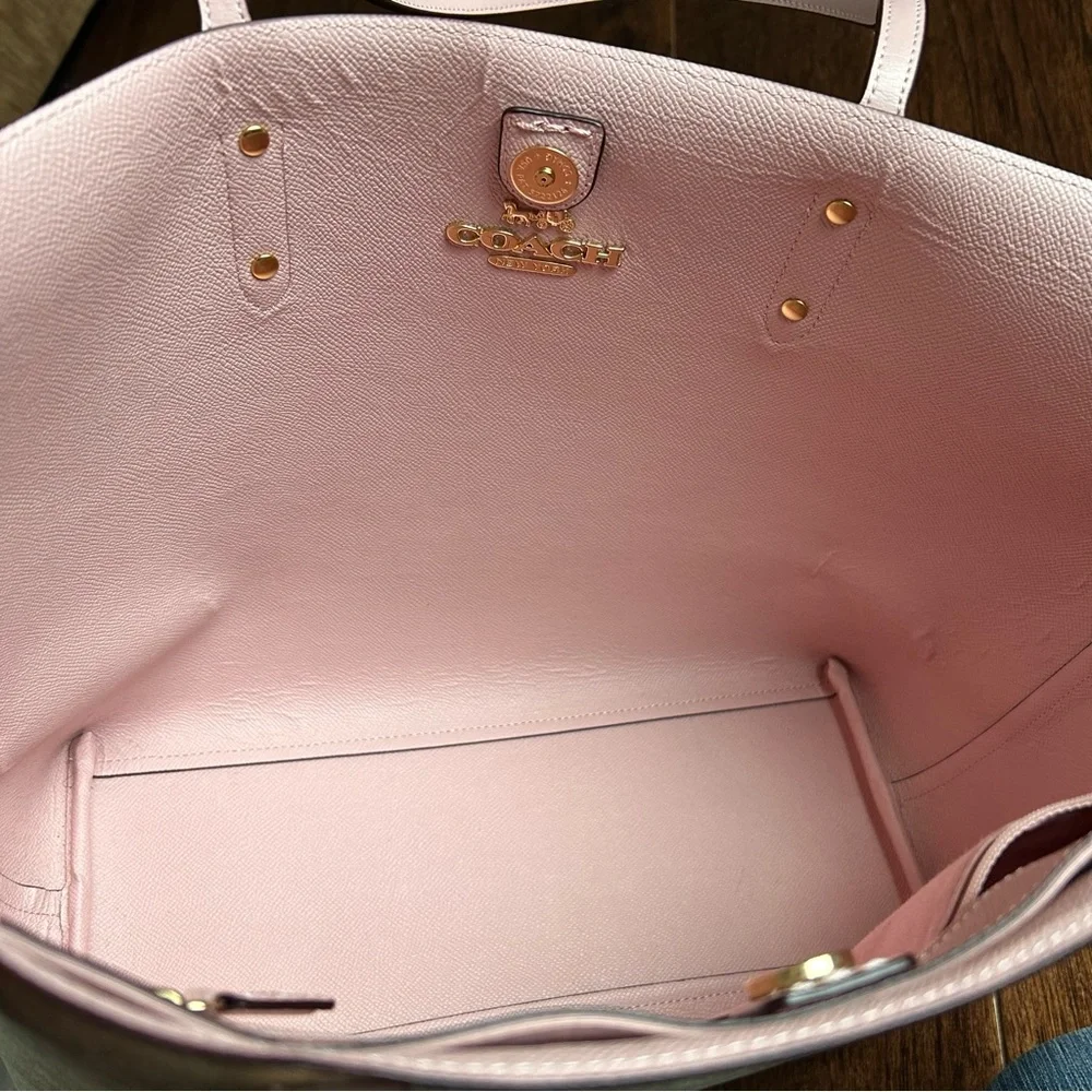 Coach 76636 signature town tote in light khaki and blossom pink - Picture 6 of 16